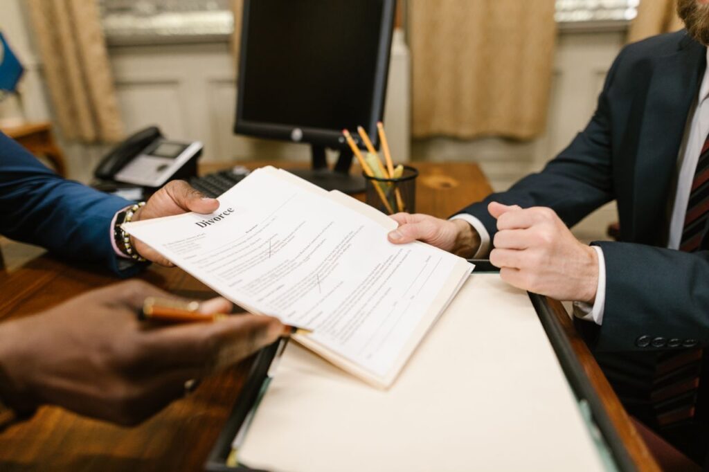 Support and legal assistance throughout the divorce process, prioritizing your rights.